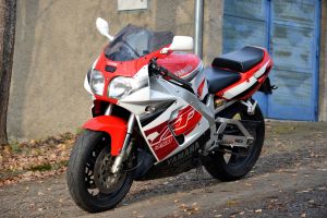 Yamaha YZF 750